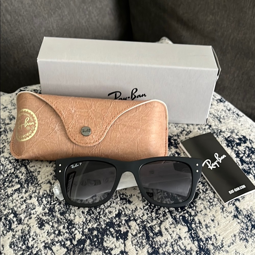 Ray-Ban RB4840S Black Sunglasses Accessories Classic Design with case - NEW
